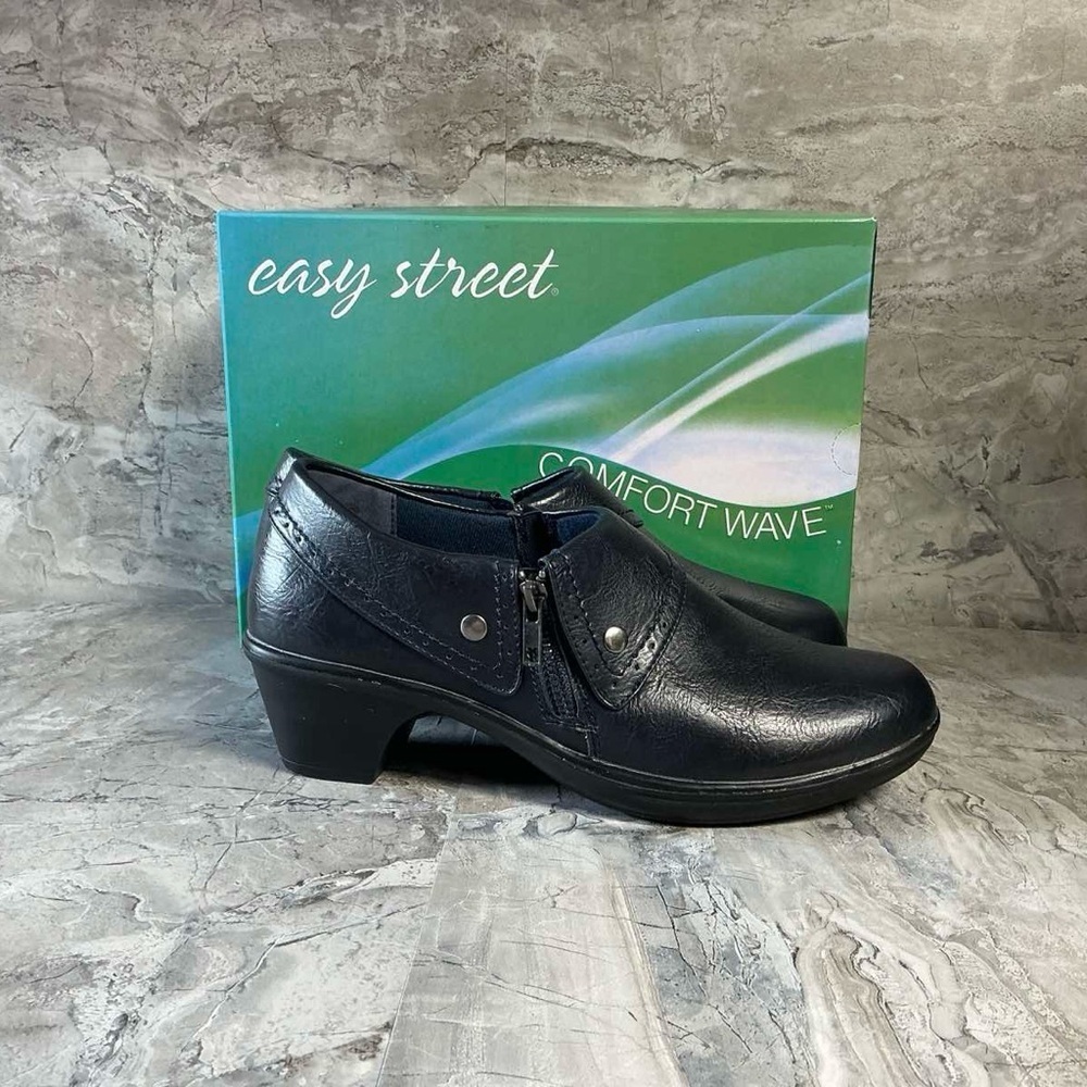 Easy Street Women's Darcy Boot - Picture 6 of 6